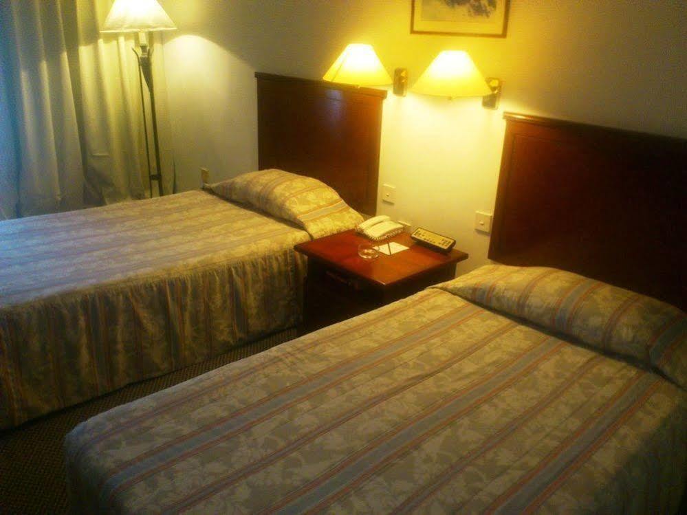 Gocos Hotel Кланг Екстер'єр фото
