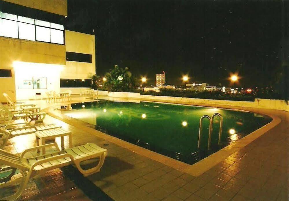 Gocos Hotel Кланг Екстер'єр фото
