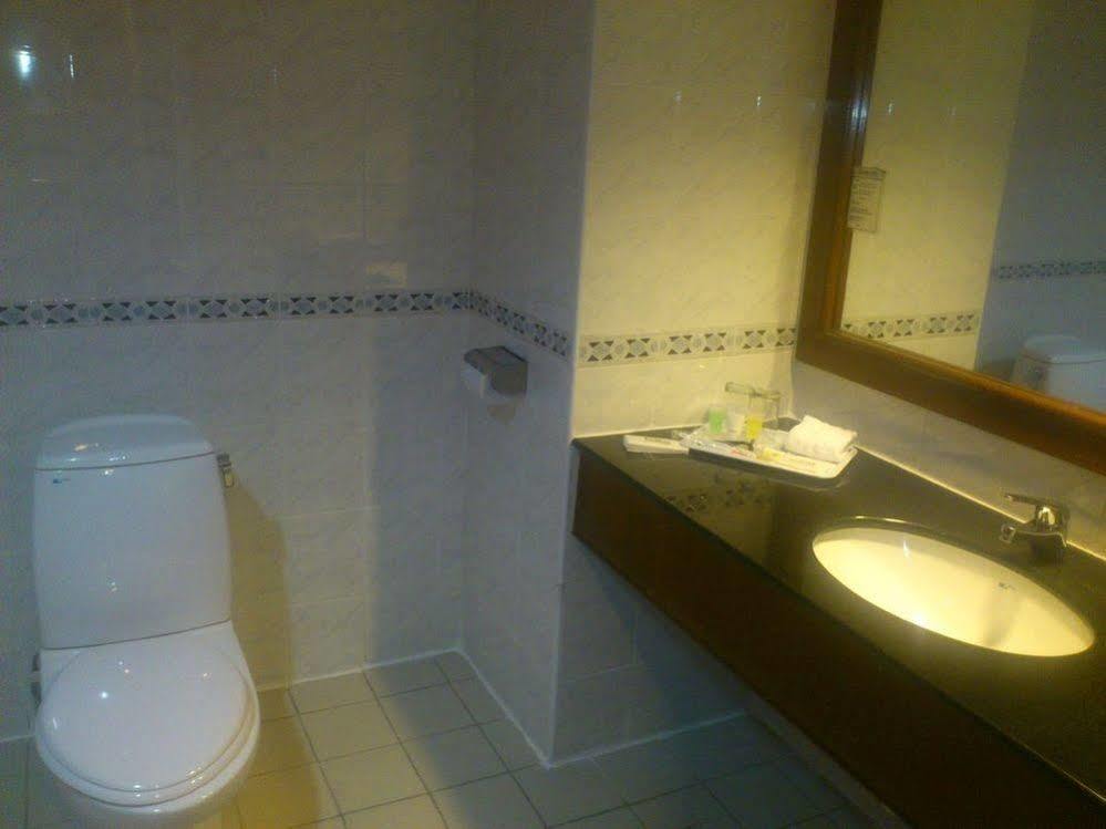 Gocos Hotel Кланг Екстер'єр фото